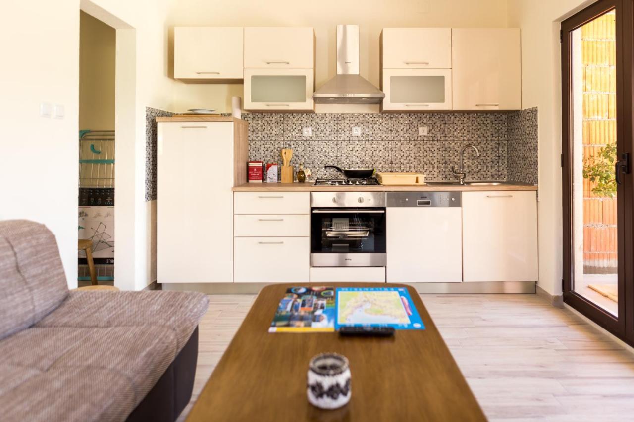 Villa Lovric มารีนา ภายนอก รูปภาพ